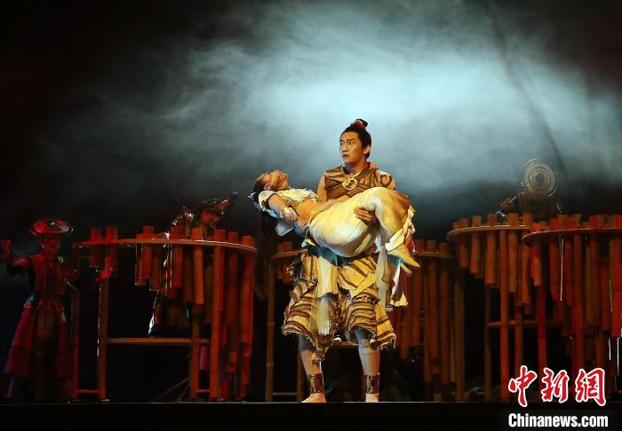 圖為《花腰竹女》演出劇照?！↑S興鴻 攝