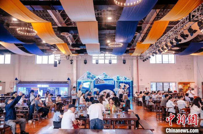 圖為基地內的慕尼黑餐廳?！±钅宪?攝