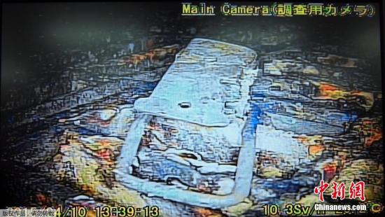 資料圖：日本向福島第一核電站1號機(jī)組的反應(yīng)堆安全殼內(nèi)投入的棒狀機(jī)器人，拍攝了反應(yīng)堆圖片。