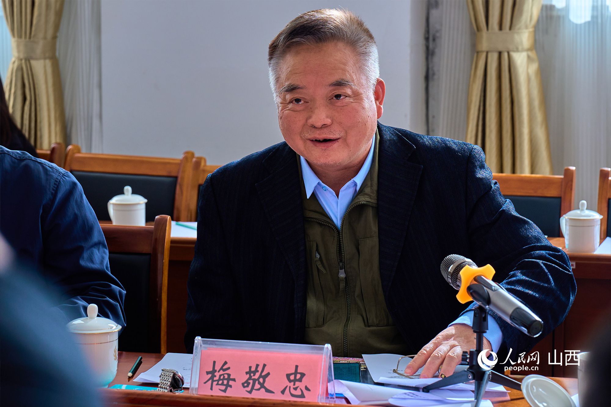 中央黨校（國家行政學院）文史教研部原副主任、教授梅敬忠。人民網(wǎng) 張超寧攝