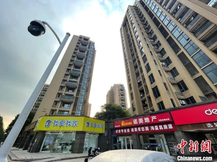 多家房地產(chǎn)中介。 蘇婷 攝