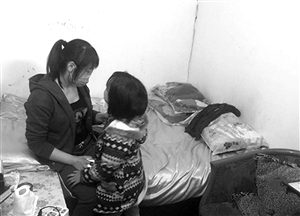 小梅現(xiàn)在只身帶著女兒，生活困難 圖片來源：溫州網(wǎng)