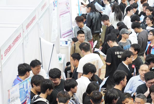 北京科技職業(yè)大學2026屆畢業(yè)生首場秋季綜合類招聘會現(xiàn)場。校方供圖