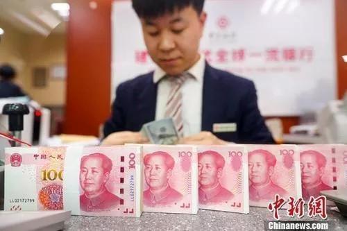 資料圖：銀行工作人員清點貨幣。<a target='_blank' href='/'>中新社</a>記者 張云 攝