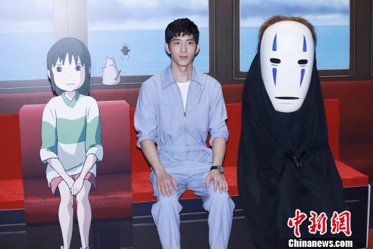 井柏然此番在《千與千尋》中為“白龍”角色配音?！】涤裾?攝