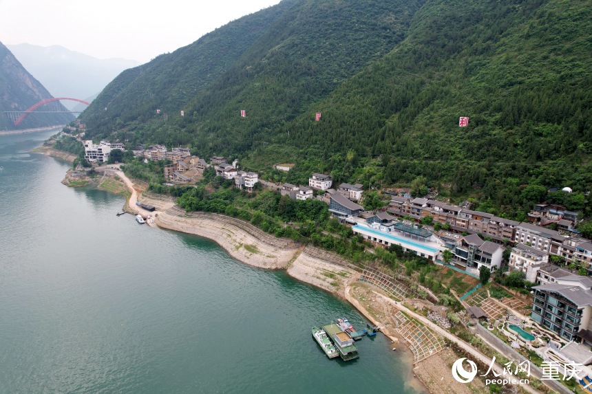 三峽里·竹枝村全長(zhǎng)2.5公里，如一條絲帶分布于長(zhǎng)江沿線(xiàn)。人民網(wǎng)記者 劉政寧攝