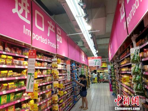 民眾在超市購物。<a target='_blank'  _fcksavedurl='http://www.chinanews.com/' ></table>中新網(wǎng)</a>記者 李金磊 攝